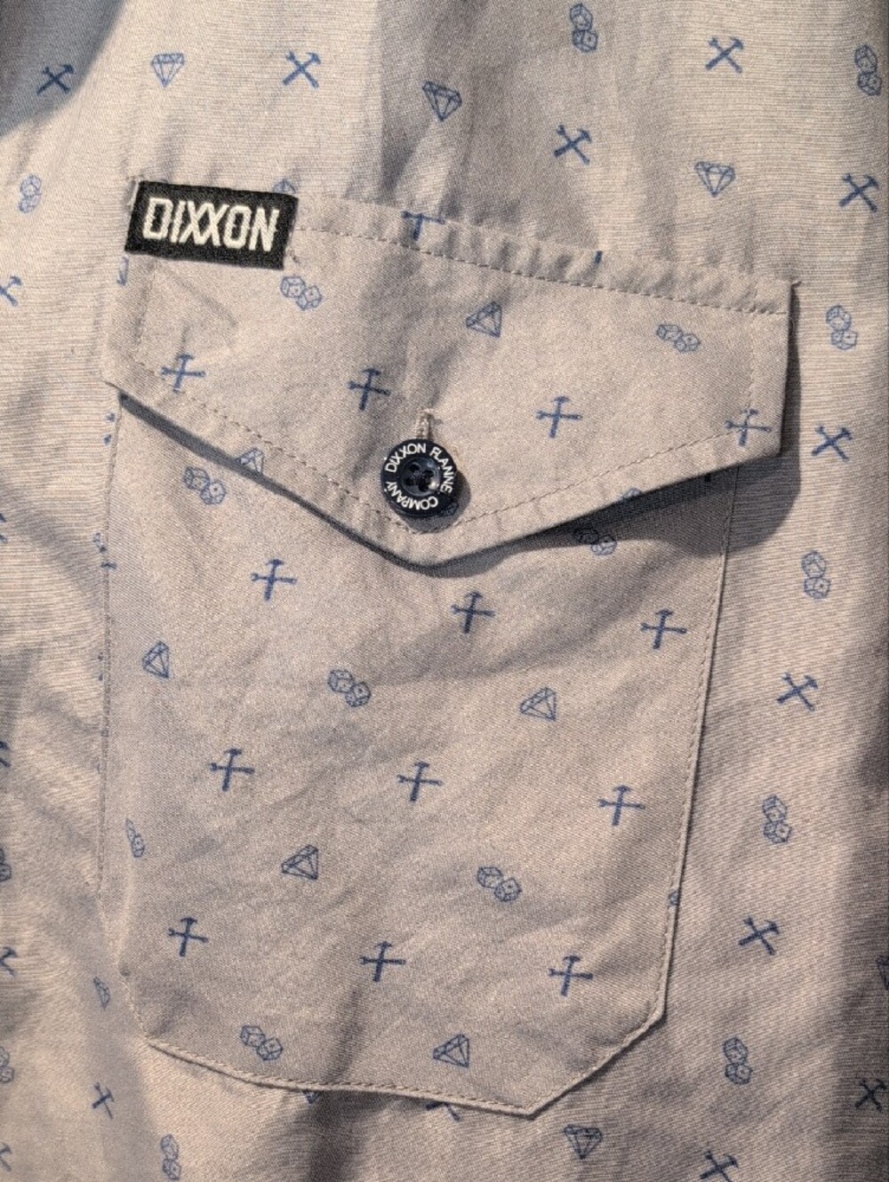 DIXXON Light Gray Short-Sleeve Button-Up Shirt with Subtle Blue Pattern - Picture 3 of 4
